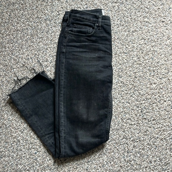 EVERLANE High Rise Kick Crop Black Raw Hem Denim Cotton Blend Jeans Women's 27 - Picture 1 of 3